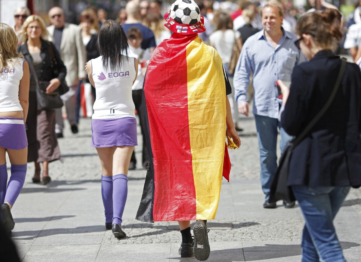 VIDEO ŞI FOTO  Italia bate Germania cu 2-1 şi joacă duminică finala cu Spania. Balotelli a făcut ”dubla”