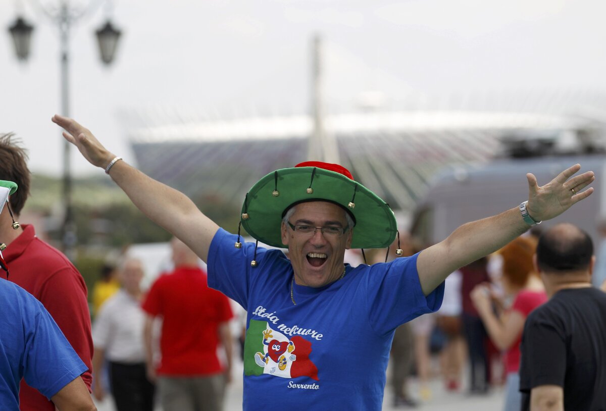 VIDEO ŞI FOTO  Italia bate Germania cu 2-1 şi joacă duminică finala cu Spania. Balotelli a făcut ”dubla”