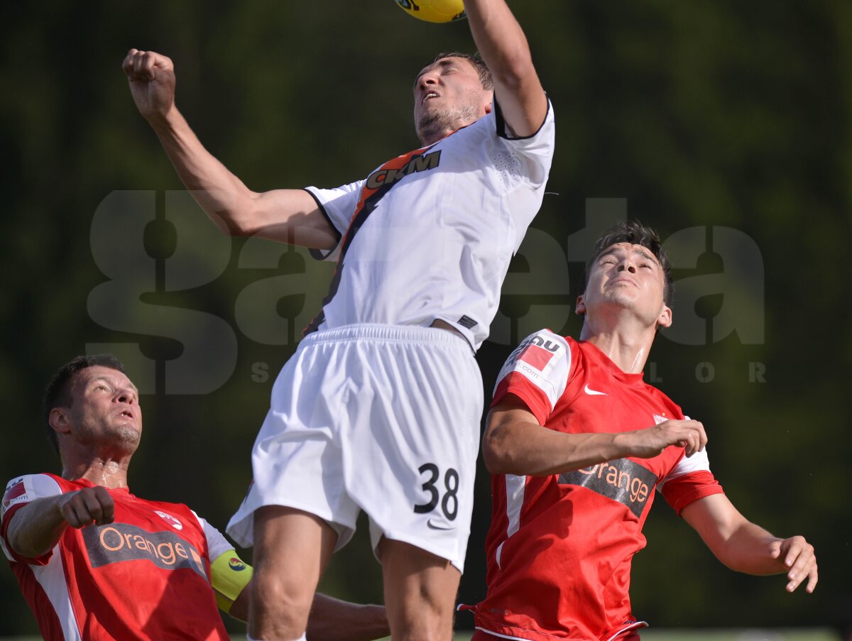 GALERIE FOTO Dinamo - Şahtior Doneţk 0-1 » Mircea Lucescu învinge echipa la care a avut cele mai mari succese ca jucător