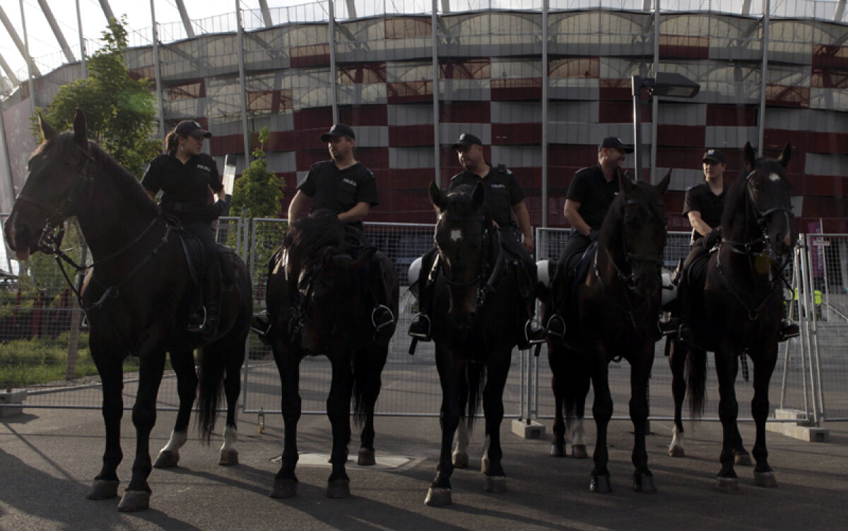 FOTO Ultima sărbătoare » Varşovia s-a despărţit aseară de Euro, asaltată de peste 20.000 de nemţi