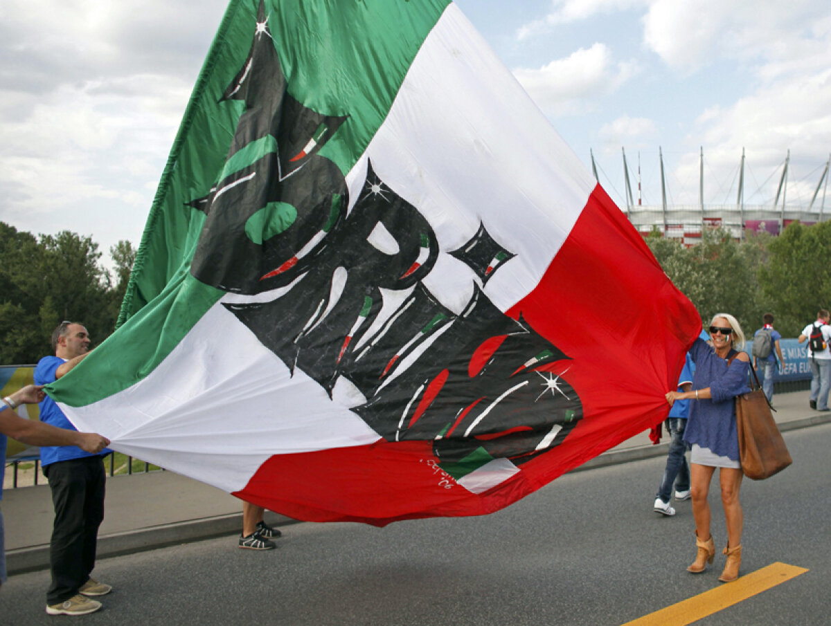 FOTO Ultima sărbătoare » Varşovia s-a despărţit aseară de Euro, asaltată de peste 20.000 de nemţi