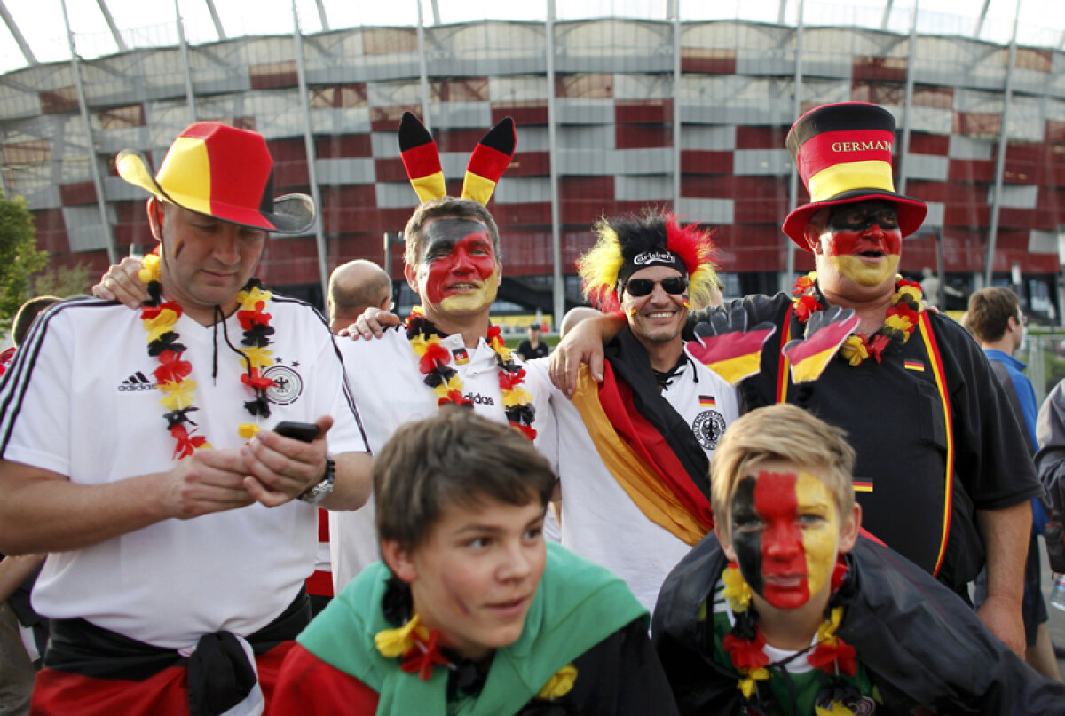 FOTO Ultima sărbătoare » Varşovia s-a despărţit aseară de Euro, asaltată de peste 20.000 de nemţi