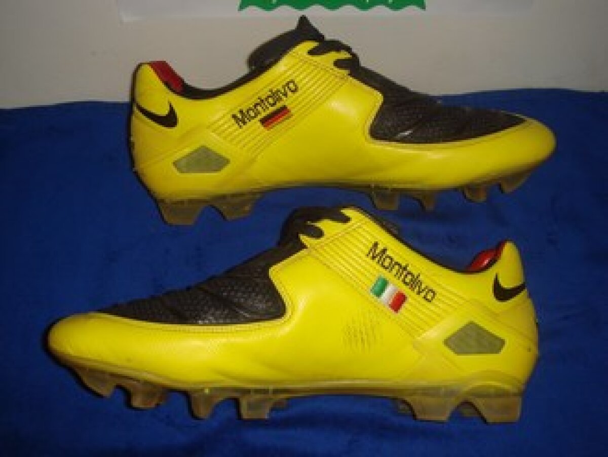 FOTO Un neamţ a eliminat Mannschaftul » Montolivo a pasat decisiv la golul doi al Italiei cu o gheată imprimată cu steagul Germaniei