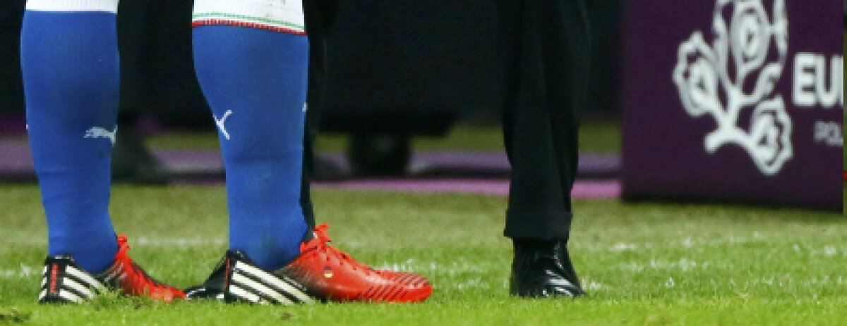 FOTO Un neamţ a eliminat Mannschaftul » Montolivo a pasat decisiv la golul doi al Italiei cu o gheată imprimată cu steagul Germaniei