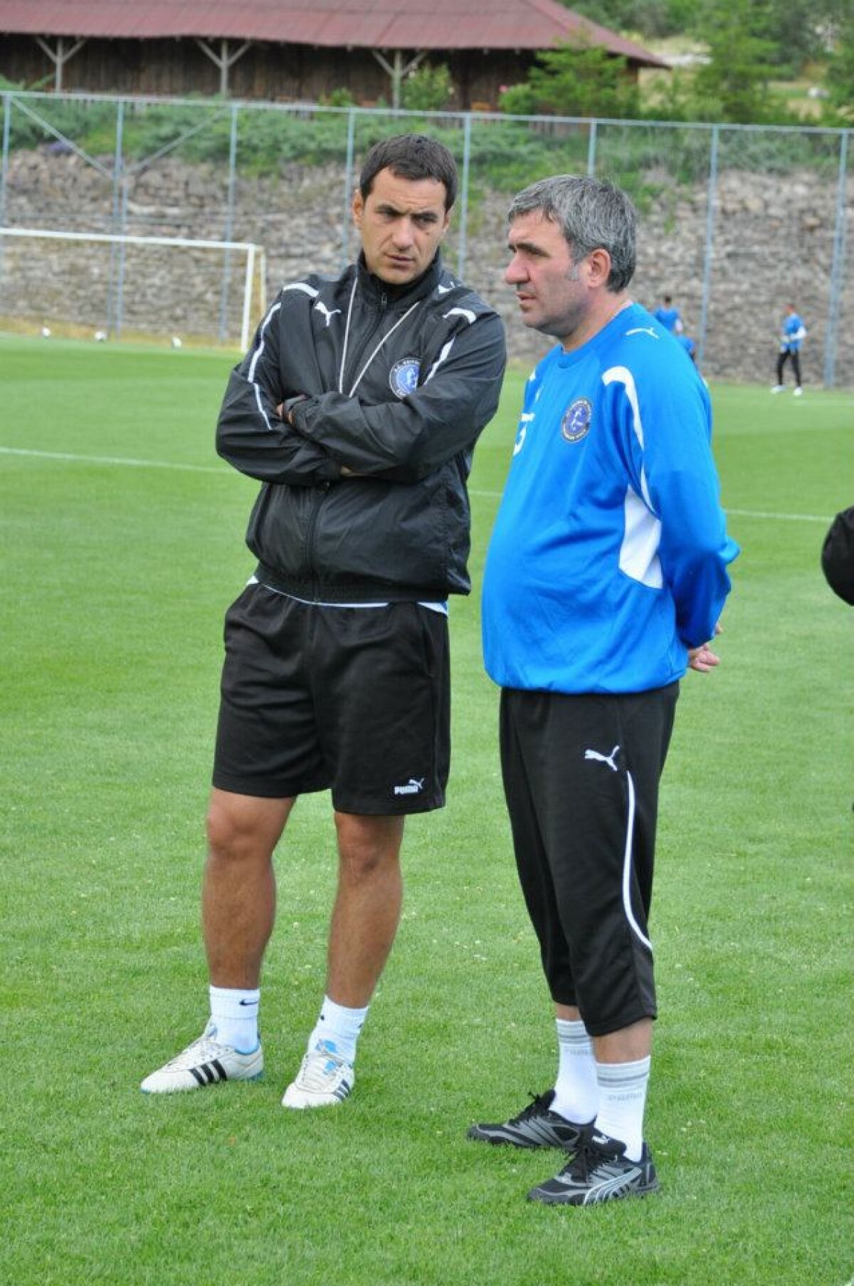 FOTO "Regele" s-a întors pe gazon » Hagi îi pregăteşte pe tinerii Viitorului să dea piept cu Steaua sau Dinamo