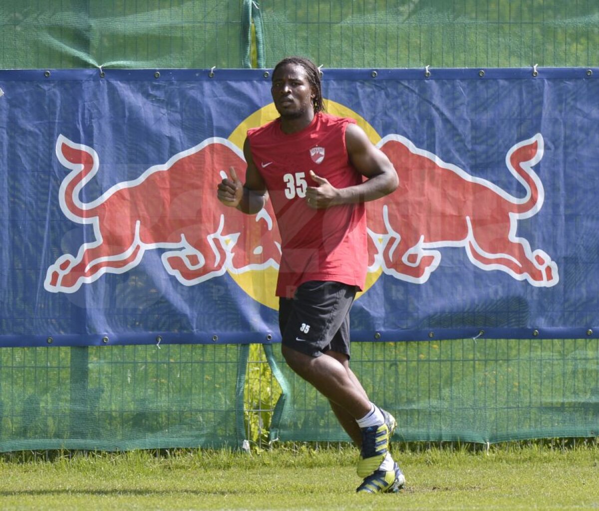 FOTO Dinamo vă prezintă noul fundaş stînga » "Pulhac cu muşchi" :)