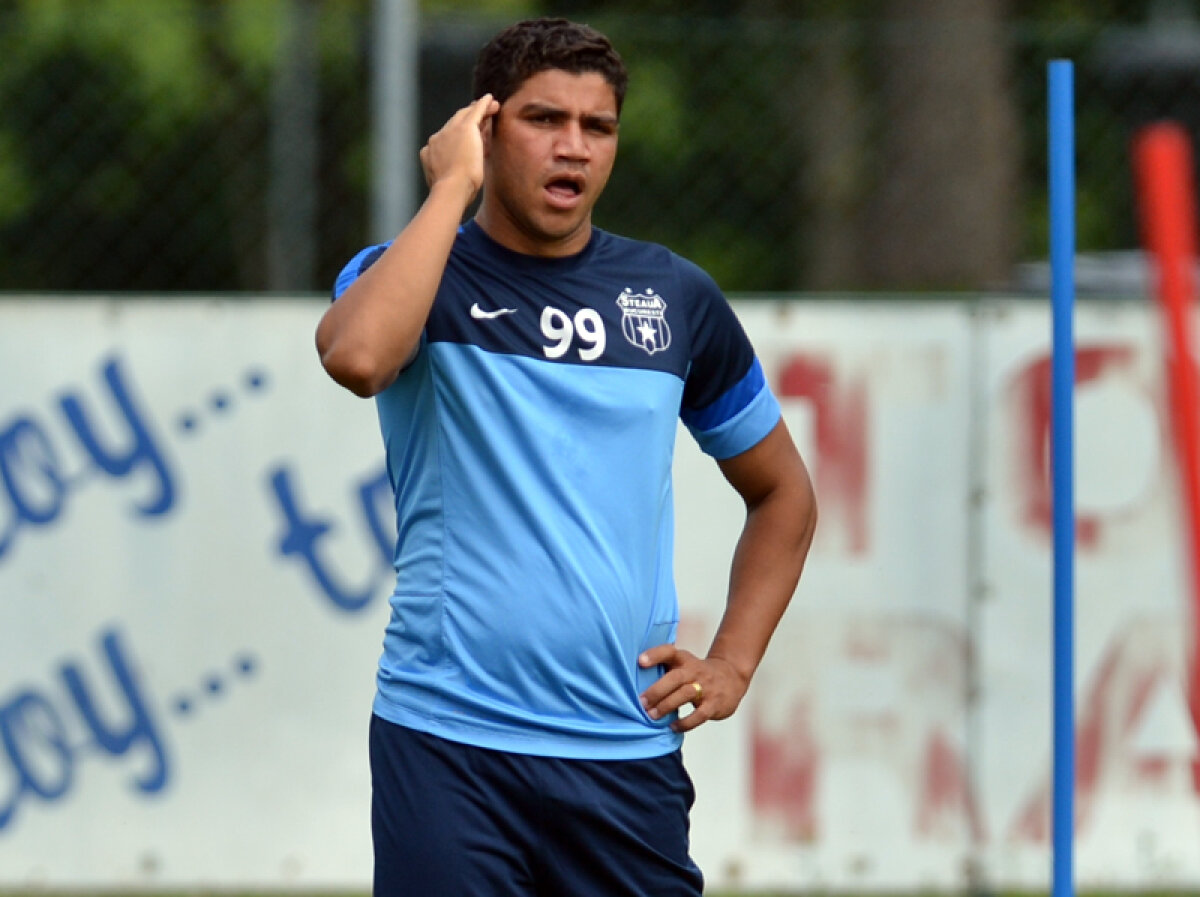 FOTO Atacul "pufuleţilor" » Ofensiva Stelei e condusă de oameni cu greutate :)