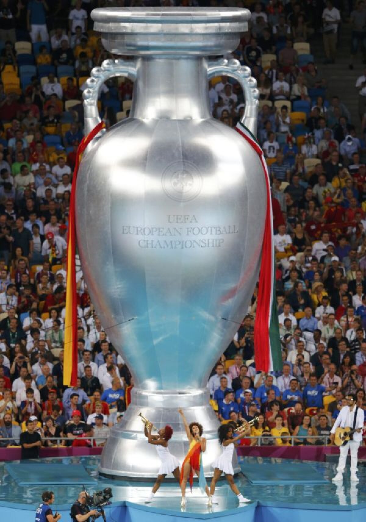 FOTO Imagini spectaculoase de la ceremonia de închidere a Euro 2012