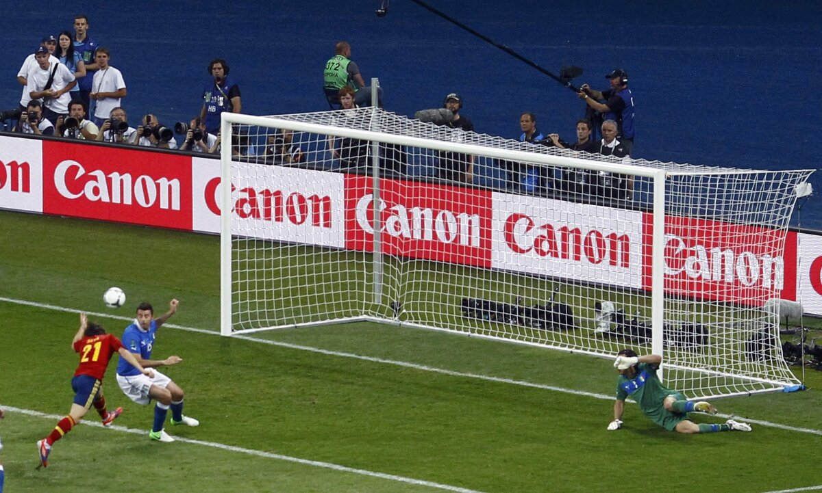 VIDEO Triplă istorică » Spania rămîne campioana Europei după ce a distrus Italia, 4-0