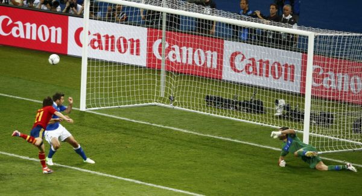 VIDEO + FOTO Spaniolii au fost cu golurile în prima repriză, italienii cu ratările