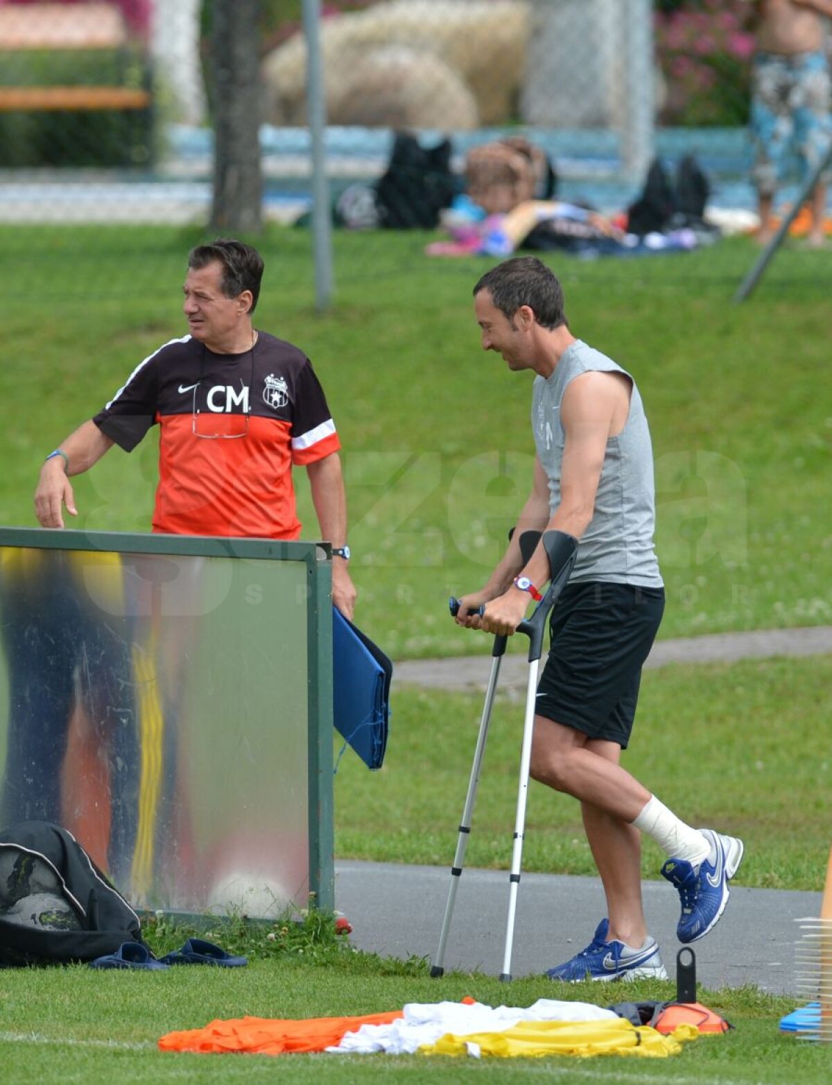 FOTO Pacientul MM » Antrenamentele dure ale lui Reghe l-au rupt pe Mihai Stoica :)