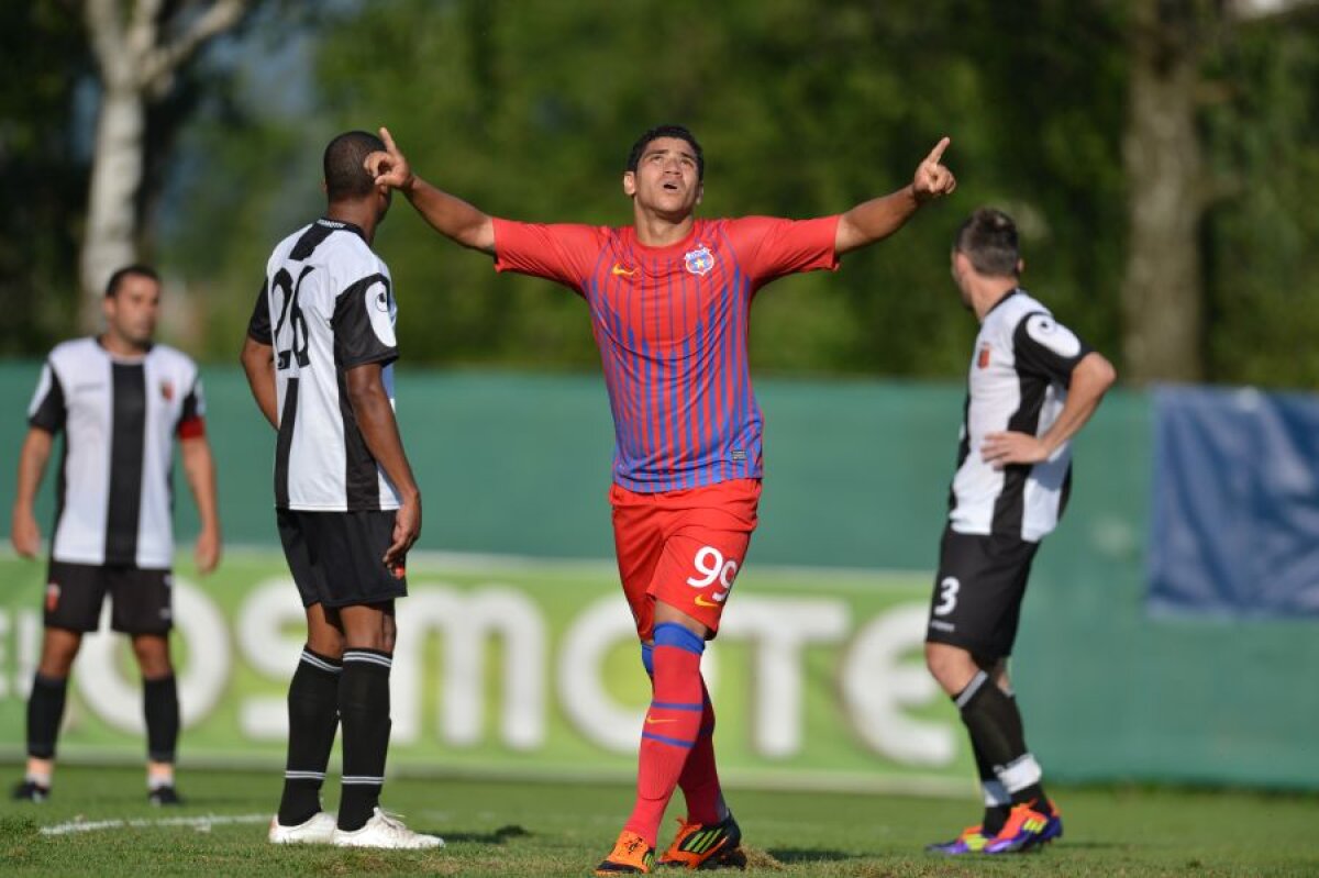 FOTO Atacul "pufuleţilor" » Ofensiva Stelei e condusă de oameni cu greutate :)