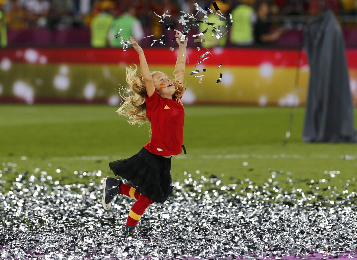 FOTO Iker şi Sara au predat ştafeta» Cesc şi iubita lui în cea mai tare scenă a nopţii spaniole