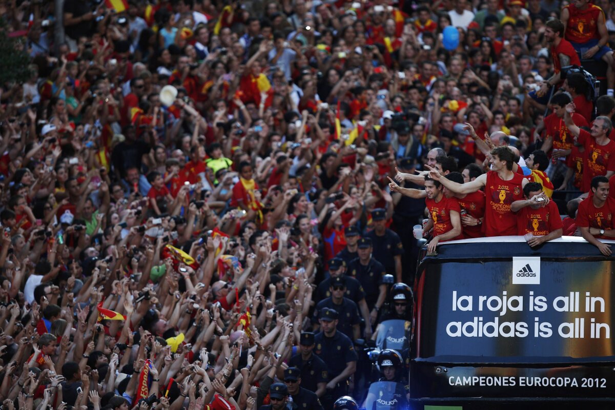 VIDEO&FOTO Spaniolii au făcut spectacol la sărbătoarea de la Madrid » Pepe Reina, maestru de ceremonii ;)