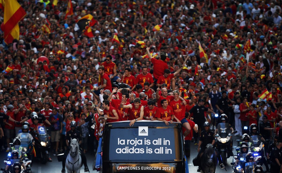 VIDEO&FOTO Spaniolii au făcut spectacol la sărbătoarea de la Madrid » Pepe Reina, maestru de ceremonii ;)