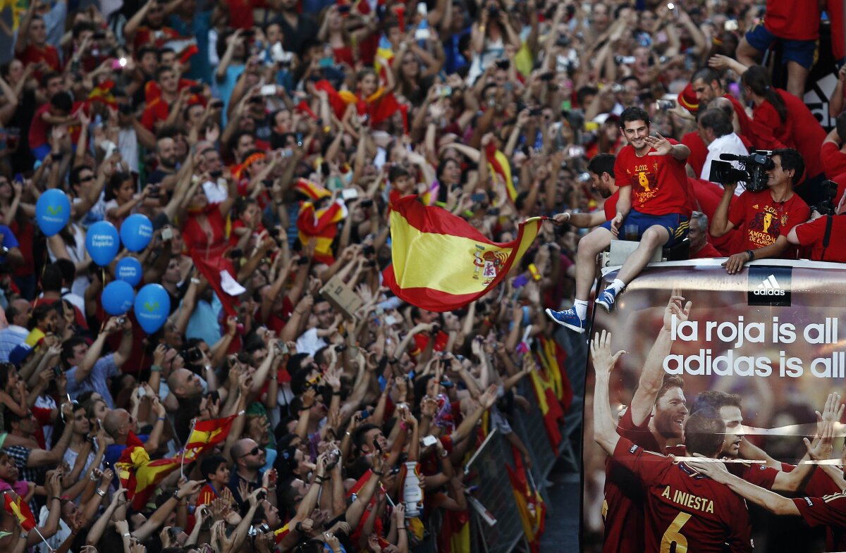 VIDEO&FOTO Spaniolii au făcut spectacol la sărbătoarea de la Madrid » Pepe Reina, maestru de ceremonii ;)