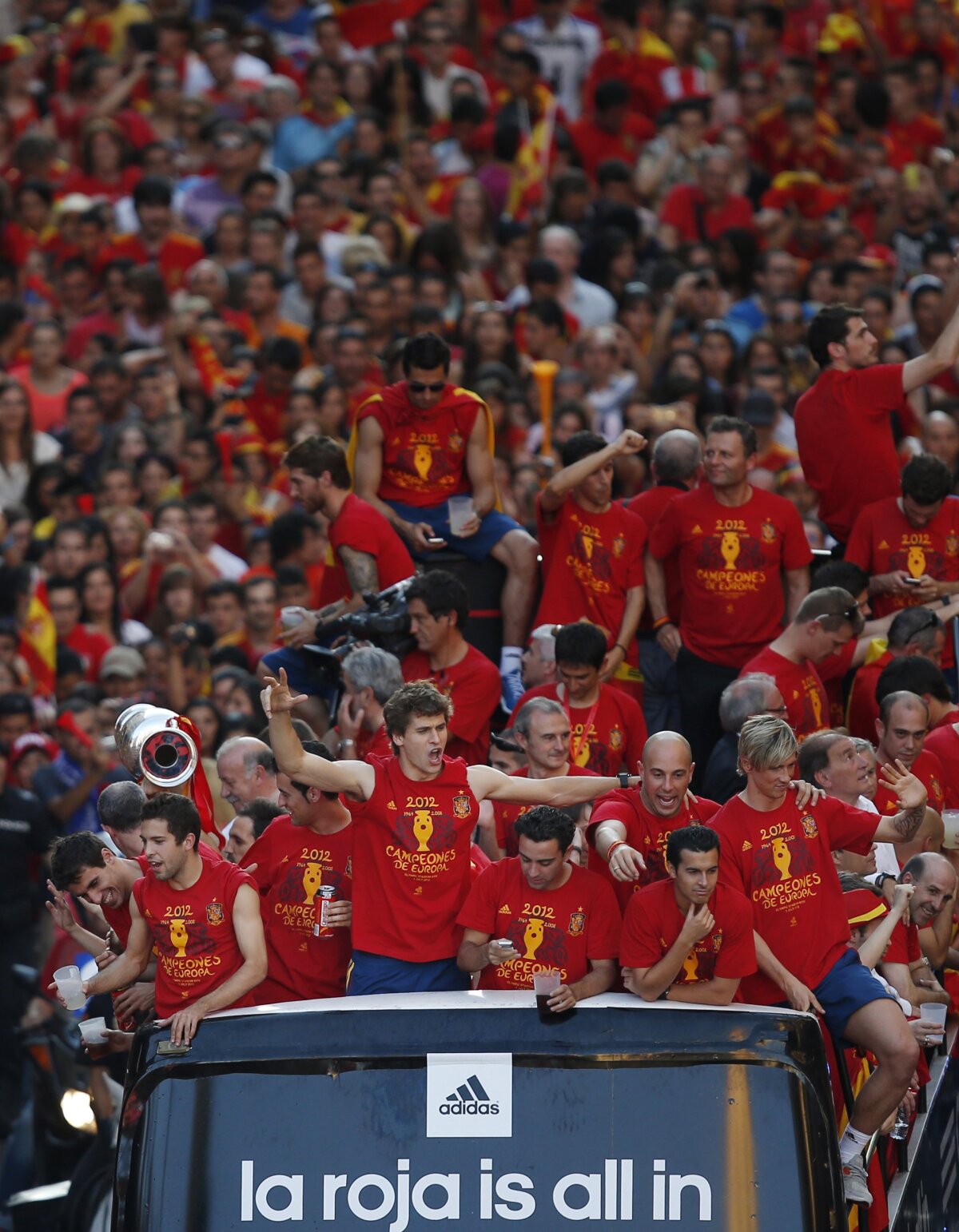 VIDEO&FOTO Spaniolii au făcut spectacol la sărbătoarea de la Madrid » Pepe Reina, maestru de ceremonii ;)