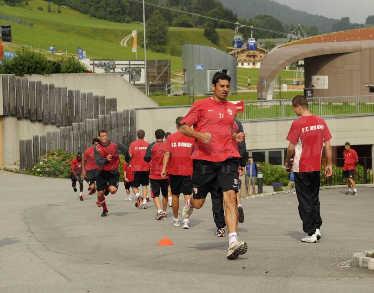 FOTO Pante pe asfalt » Cîinii nu bat pe nimeni în amicale şi sînt chinuiţi serios de Bonetti