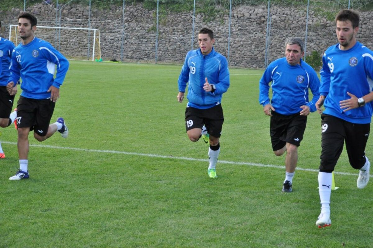 FOTO Revine "Regele" pe teren? :) Hagi face sprinturi alături de jucătorii Viitorului
