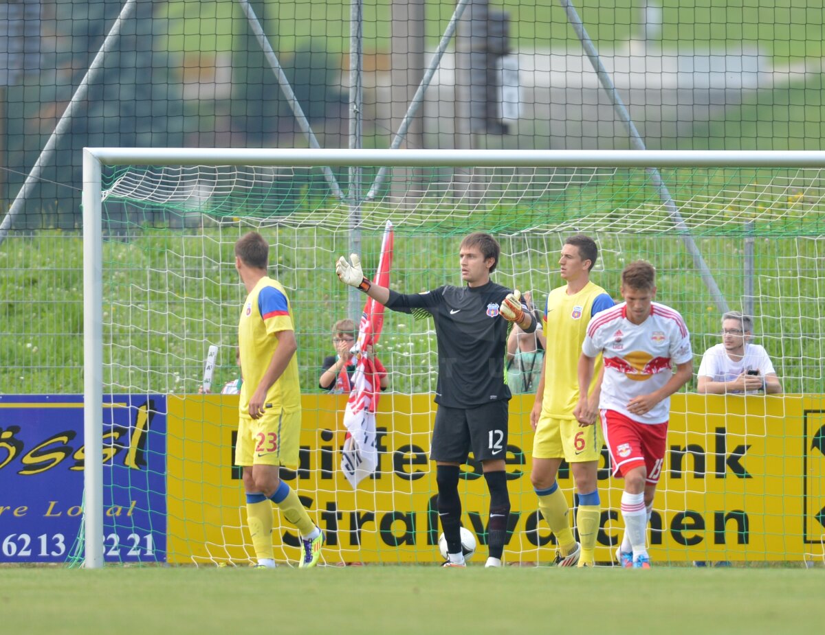 GALERIE FOTO » Steaua - Red Bull Salzburg 2-3. Prima înfrîngere din mandatul lui Reghecampf