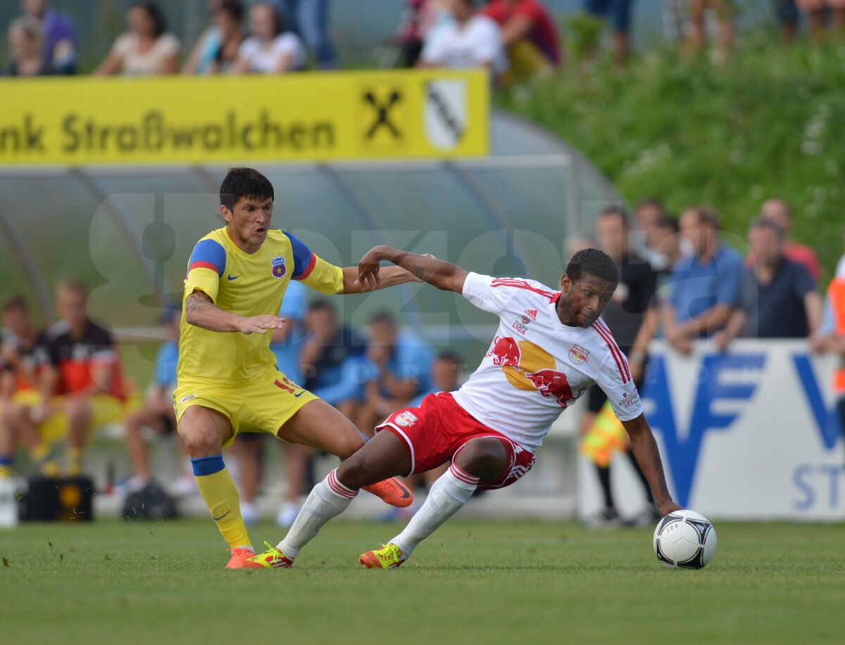 GALERIE FOTO » Steaua - Red Bull Salzburg 2-3. Prima înfrîngere din mandatul lui Reghecampf