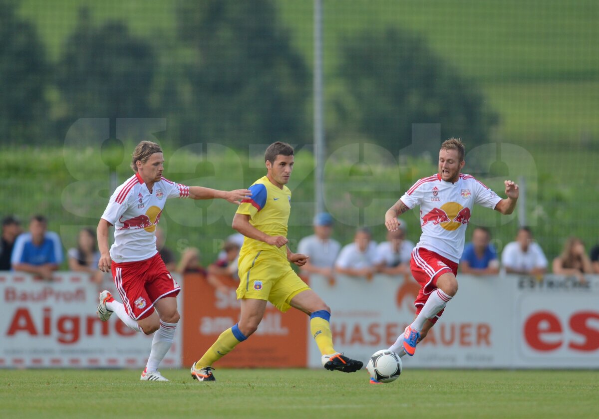 GALERIE FOTO » Steaua - Red Bull Salzburg 2-3. Prima înfrîngere din mandatul lui Reghecampf