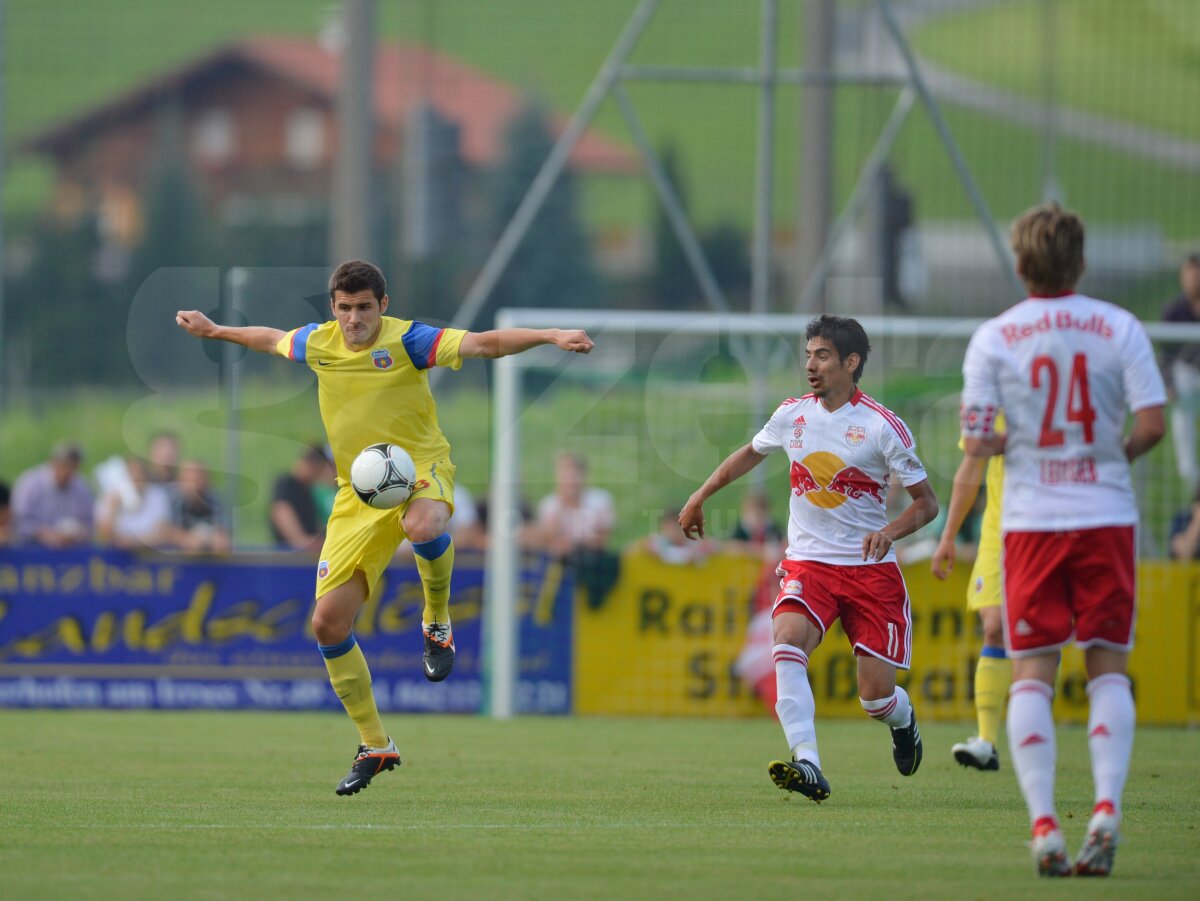 GALERIE FOTO » Steaua - Red Bull Salzburg 2-3. Prima înfrîngere din mandatul lui Reghecampf