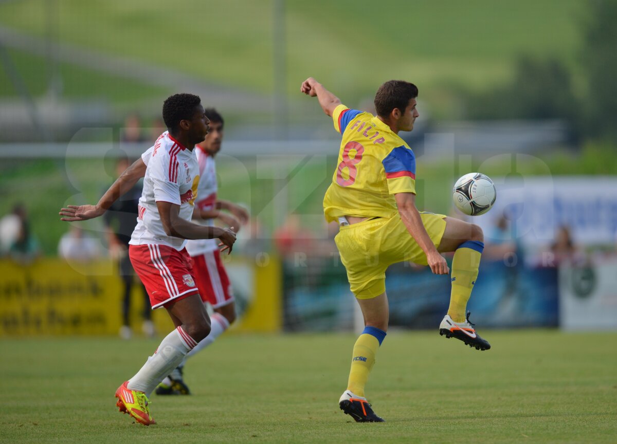 GALERIE FOTO » Steaua - Red Bull Salzburg 2-3. Prima înfrîngere din mandatul lui Reghecampf