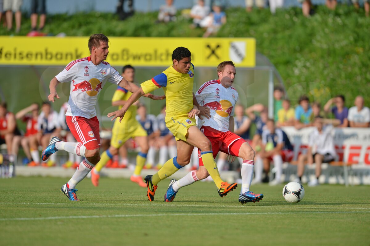 GALERIE FOTO » Steaua - Red Bull Salzburg 2-3. Prima înfrîngere din mandatul lui Reghecampf