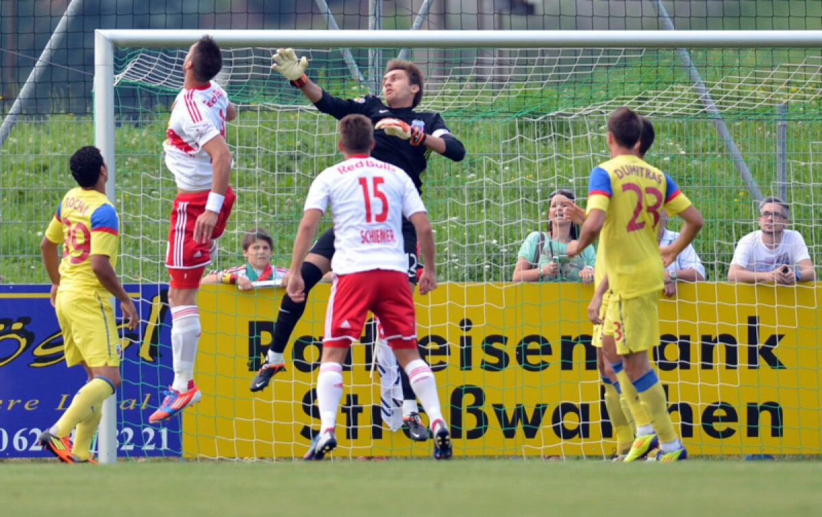 Apărarea e praf! » Steaua a scăpat uşor după amicalul cu Red Bull Salzburg, scor 2-3