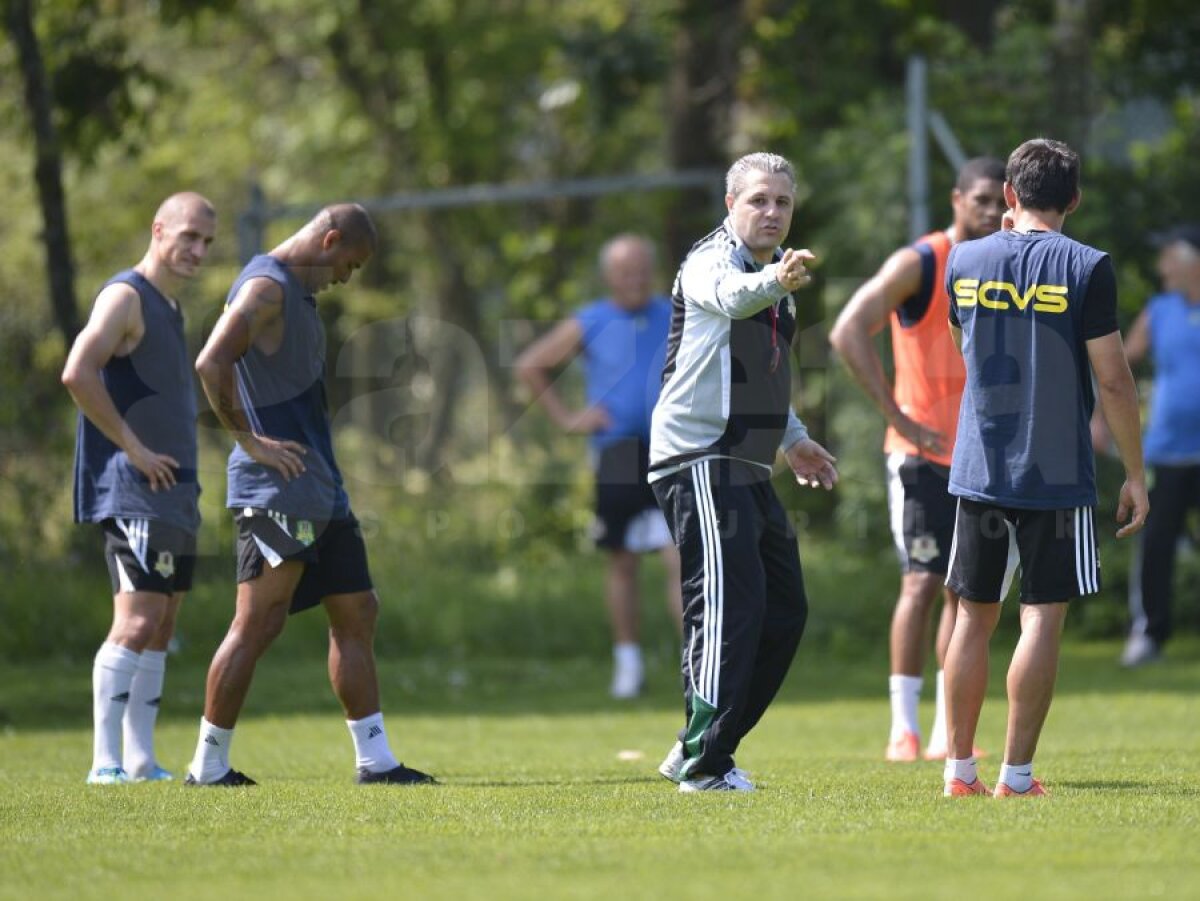 FOTO Cu Şumudică nu-i de glumă! A dat afară doi jucători importanţi din prima zi ca antrenor la FC Vaslui! Vezi ce spune Porumboiu