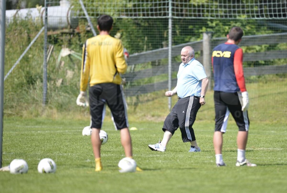 FOTO Cu Şumudică nu-i de glumă! A dat afară doi jucători importanţi din prima zi ca antrenor la FC Vaslui! Vezi ce spune Porumboiu