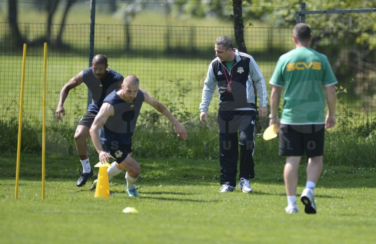 FOTO Cu Şumudică nu-i de glumă! A dat afară doi jucători importanţi din prima zi ca antrenor la FC Vaslui! Vezi ce spune Porumboiu