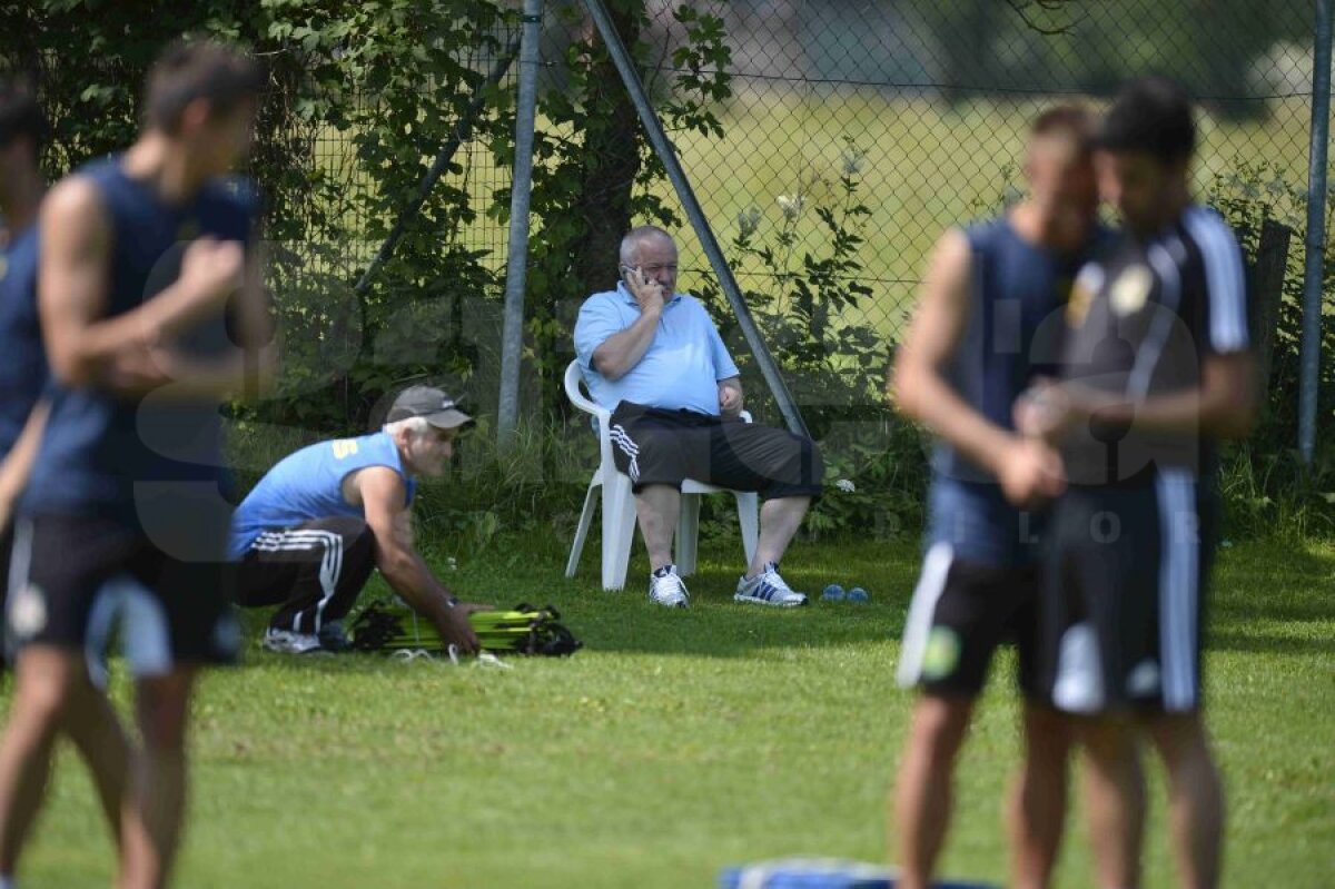 FOTO Cu Şumudică nu-i de glumă! A dat afară doi jucători importanţi din prima zi ca antrenor la FC Vaslui! Vezi ce spune Porumboiu