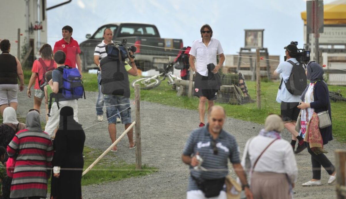 FOTO Arăboaicele au tras de Bonetti. Italianul nu le-a refuzat  ;)