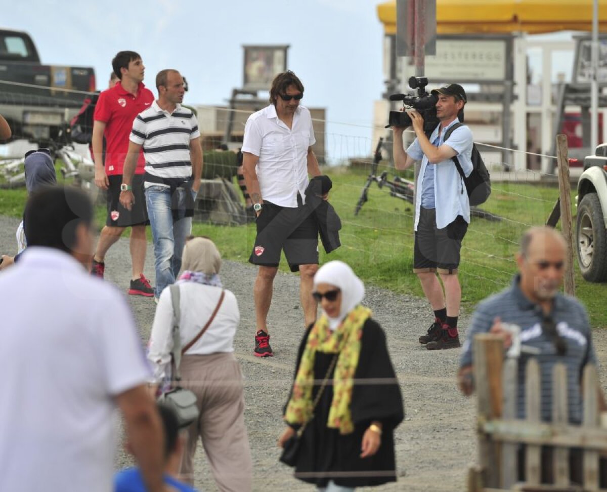 FOTO Arăboaicele au tras de Bonetti. Italianul nu le-a refuzat  ;)