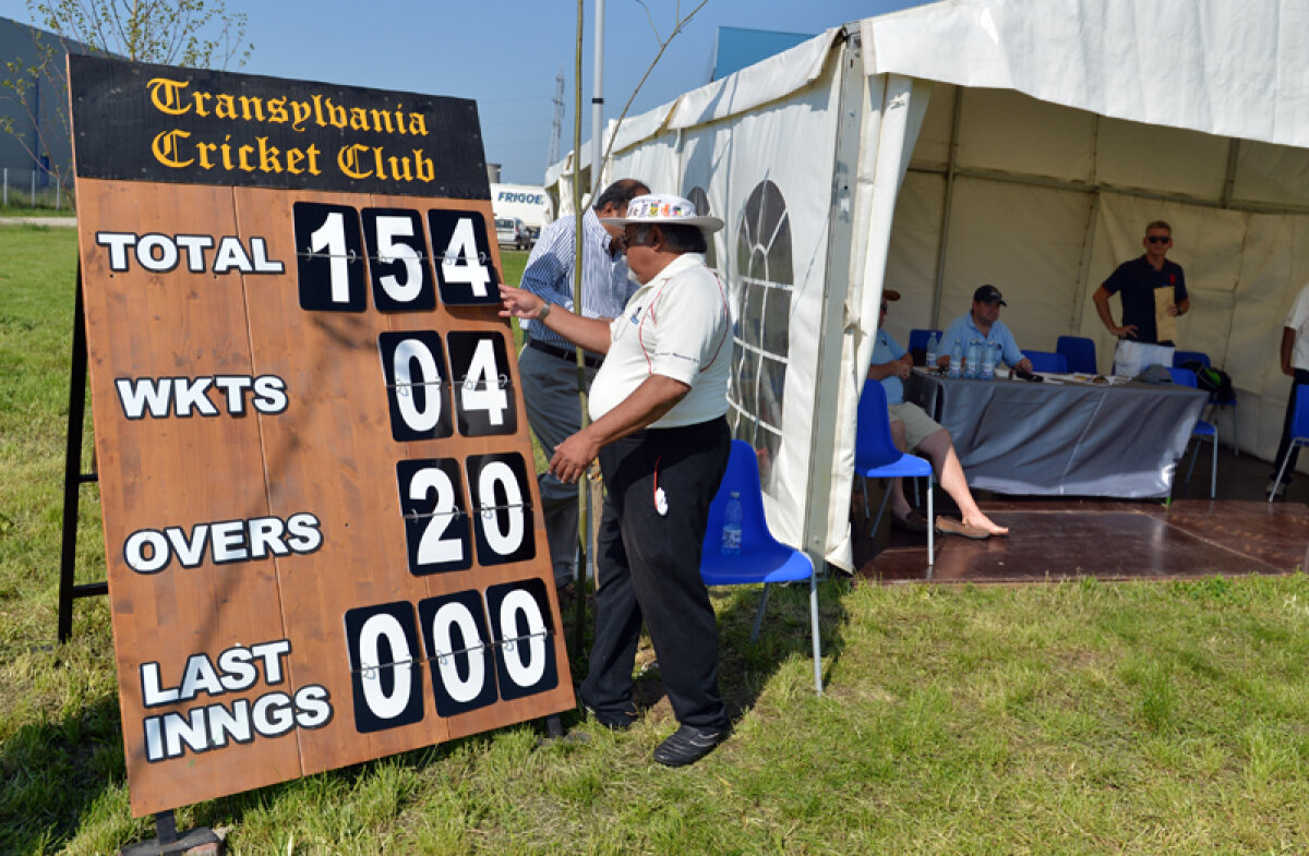 GALERIE FOTO Jucăm şi cricket! » Echipa naţională a cîştigat recent ediţia inagurală "Tri Nations"