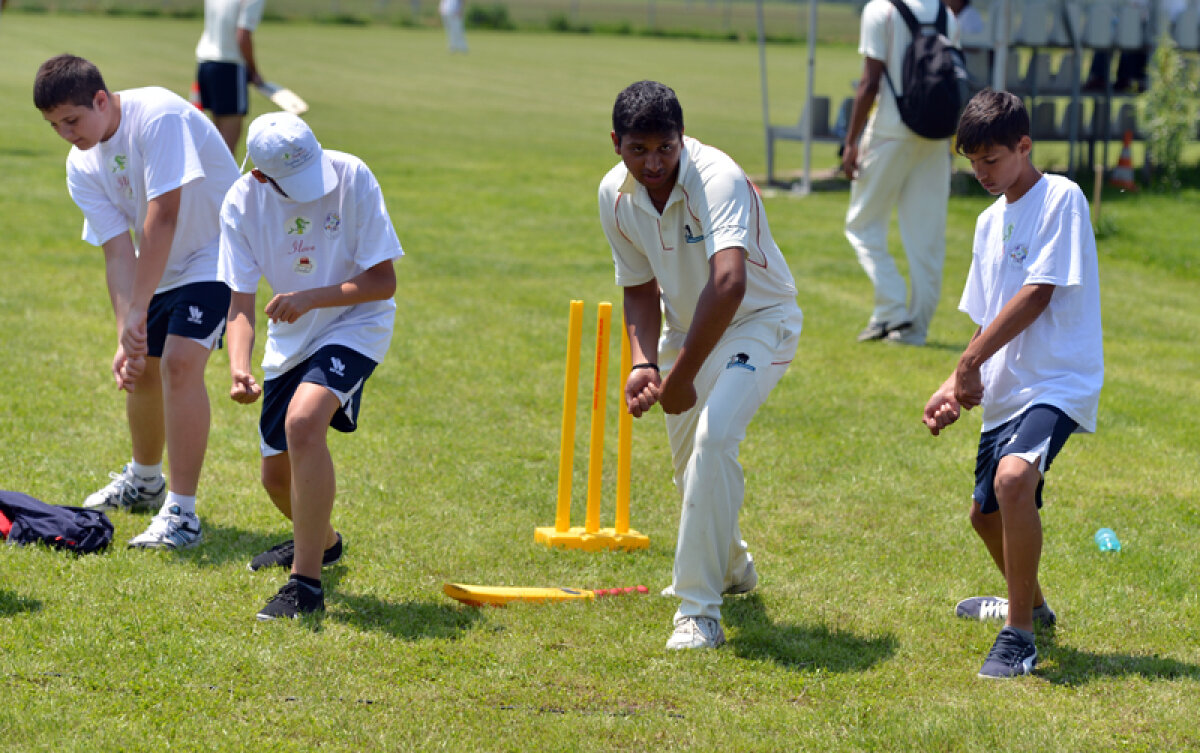 GALERIE FOTO Jucăm şi cricket! » Echipa naţională a cîştigat recent ediţia inagurală "Tri Nations"