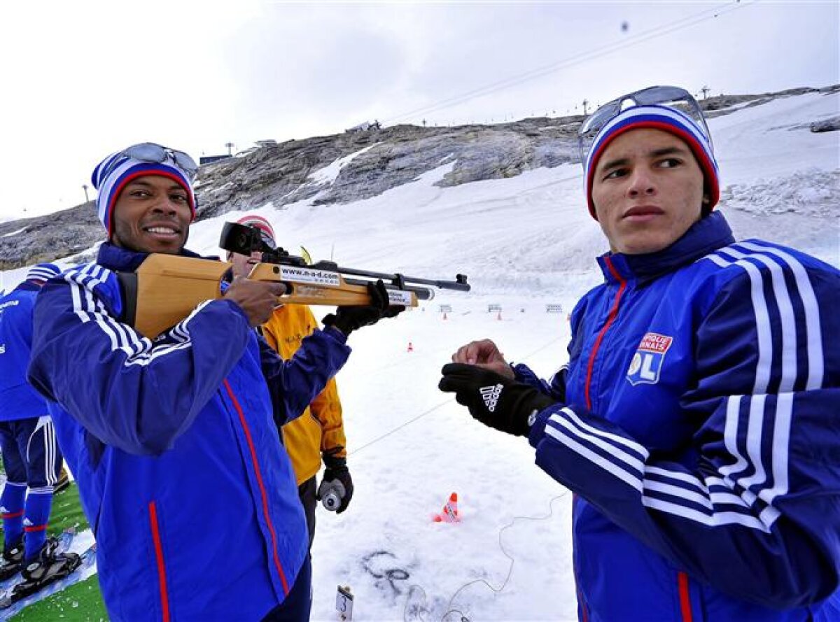 FOTO Pregătiri, nu glumă! Lyon se căleşte în munţi, pe zăpadă :O