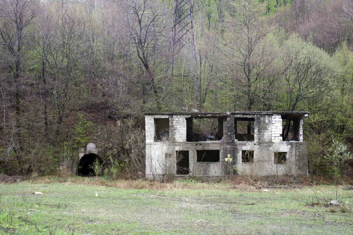 Cînd uraniul ucide sportul » Povestea zguduitoare a coloniei miniere Ciudanoviţa: boxul şi fotbalul au fost îngropate, iar oamenii trăiesc lîngă mormane radioactive!