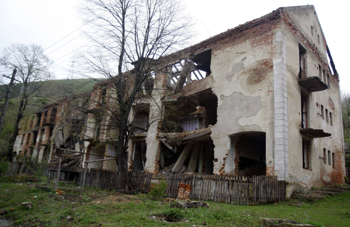 Cînd uraniul ucide sportul » Povestea zguduitoare a coloniei miniere Ciudanoviţa: boxul şi fotbalul au fost îngropate, iar oamenii trăiesc lîngă mormane radioactive!