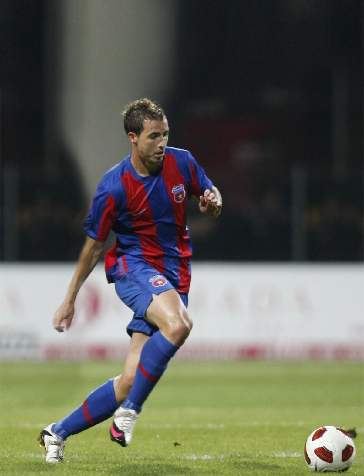 FOTO Îl mai recunoaşteţi? A fost învoit de la ”naţională” pentru a-şi face implant, dar mai rău a chelit