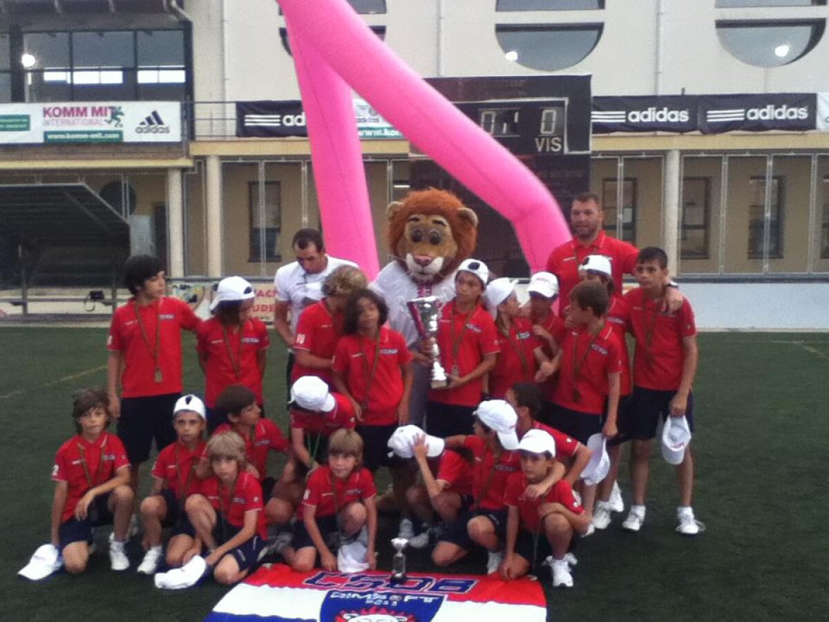 Micutii fotbalisti romani au cucerit Barcelona!