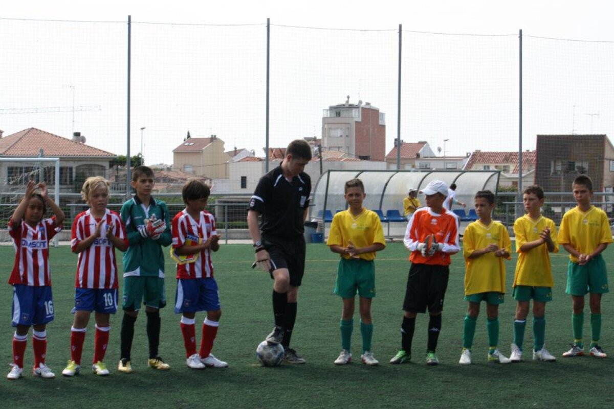 Micutii fotbalisti romani au cucerit Barcelona!