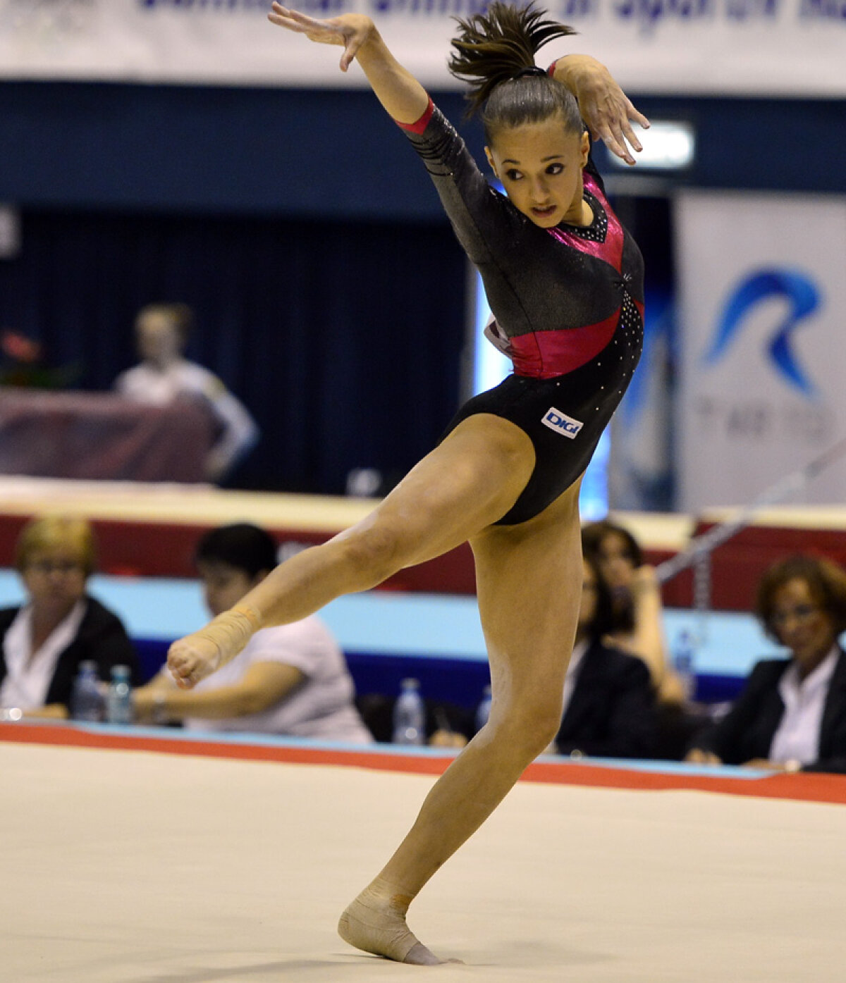 GALERIE FOTO / Repetiţie pe podium » Ultimul test al gimnastelor înainte de Jocurile Olimpice