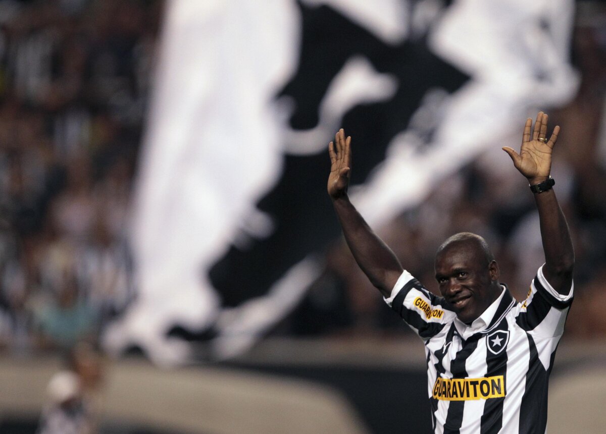 FOTO&VIDEO Delir la prezentarea lui Seedorf la Botafogo. Olandezul a şi fost amendat :O