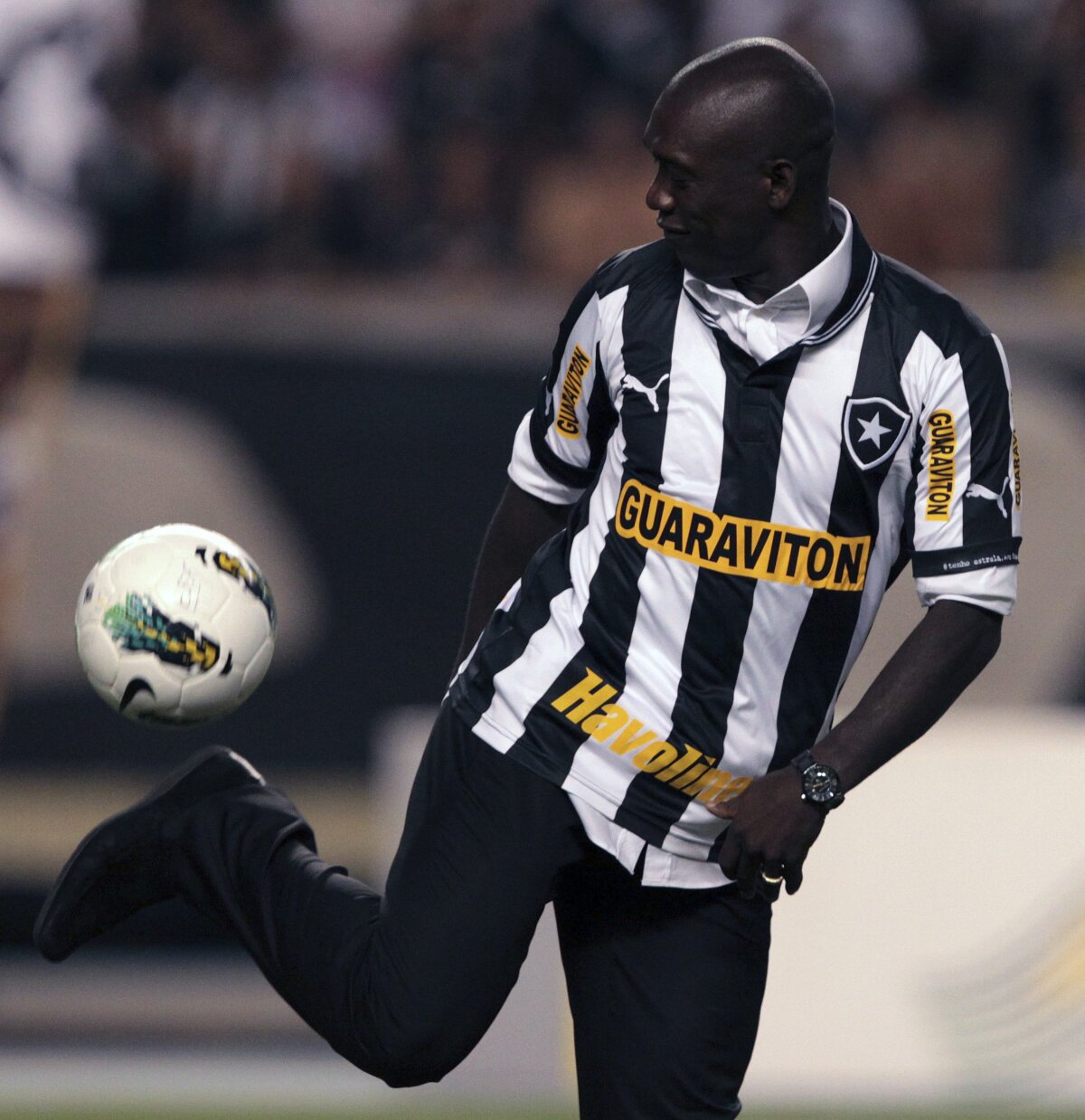 FOTO&VIDEO Delir la prezentarea lui Seedorf la Botafogo. Olandezul a şi fost amendat :O