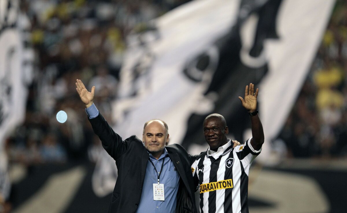 FOTO&VIDEO Delir la prezentarea lui Seedorf la Botafogo. Olandezul a şi fost amendat :O