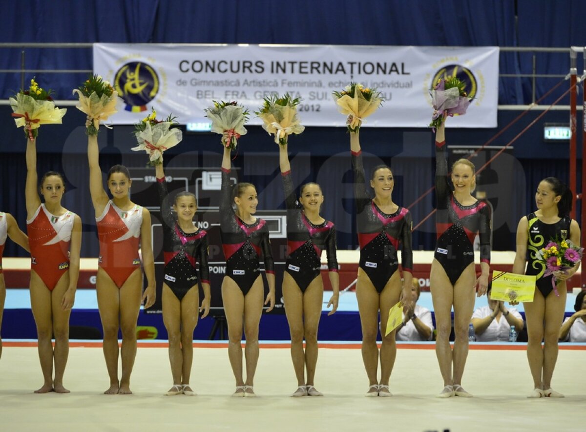 GALERIE FOTO / Repetiţie pe podium » Ultimul test al gimnastelor înainte de Jocurile Olimpice