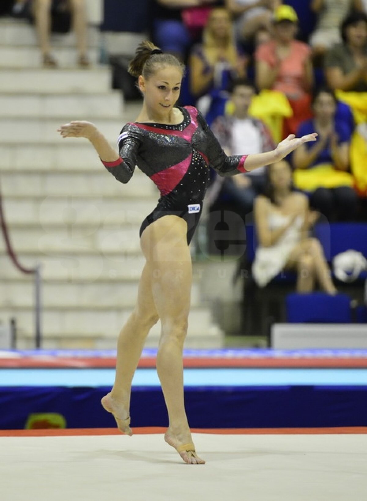 GALERIE FOTO / Repetiţie pe podium » Ultimul test al gimnastelor înainte de Jocurile Olimpice